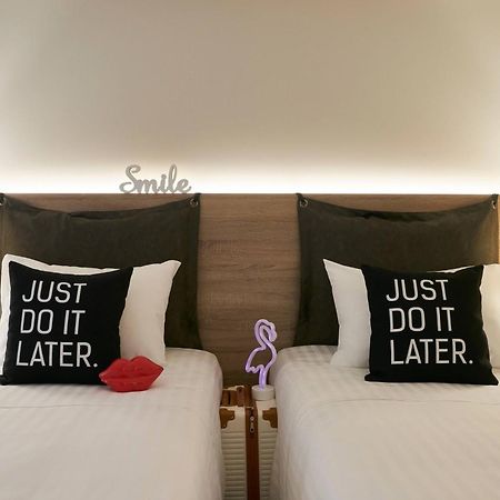 Moxy Patra Marina Hotell Exteriör bild