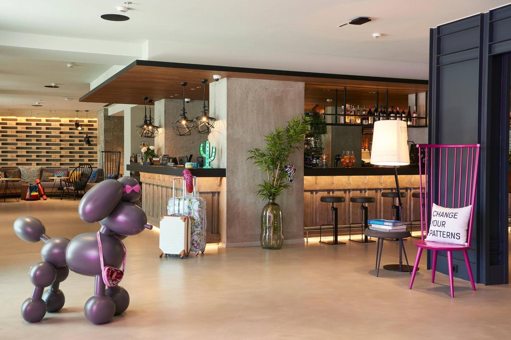Moxy Patra Marina Hotell Exteriör bild