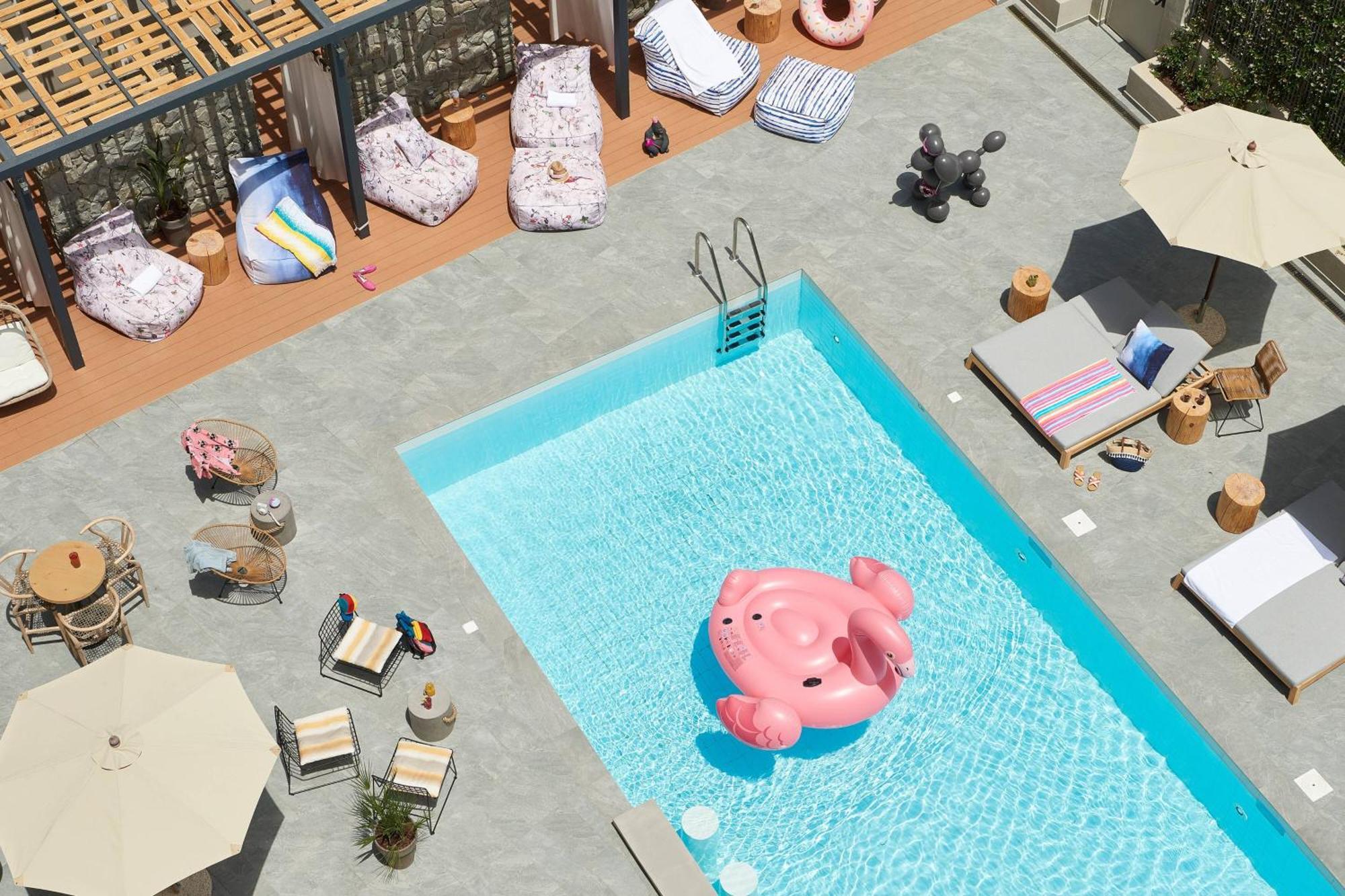 Moxy Patra Marina Hotell Exteriör bild