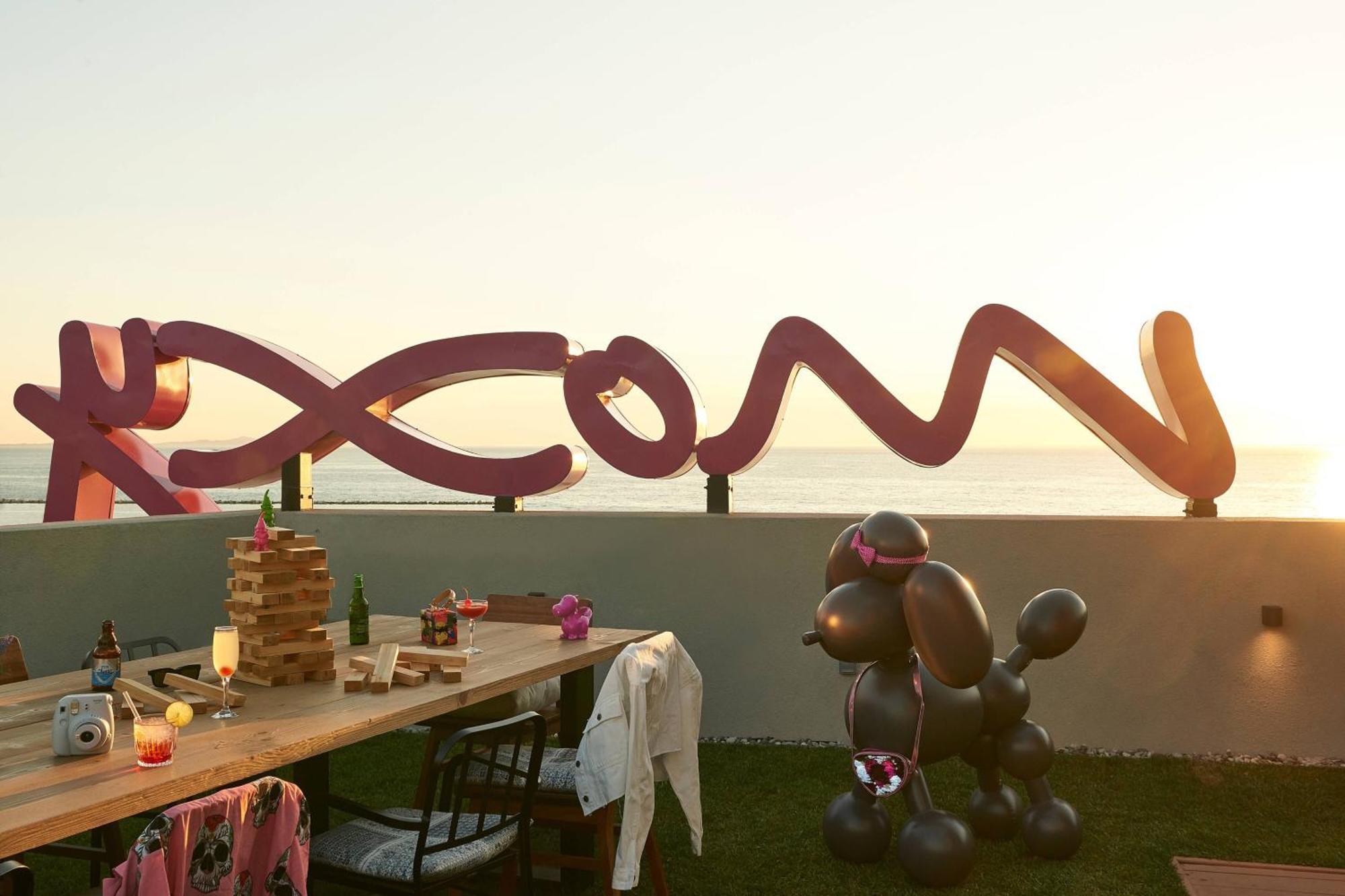 Moxy Patra Marina Hotell Exteriör bild