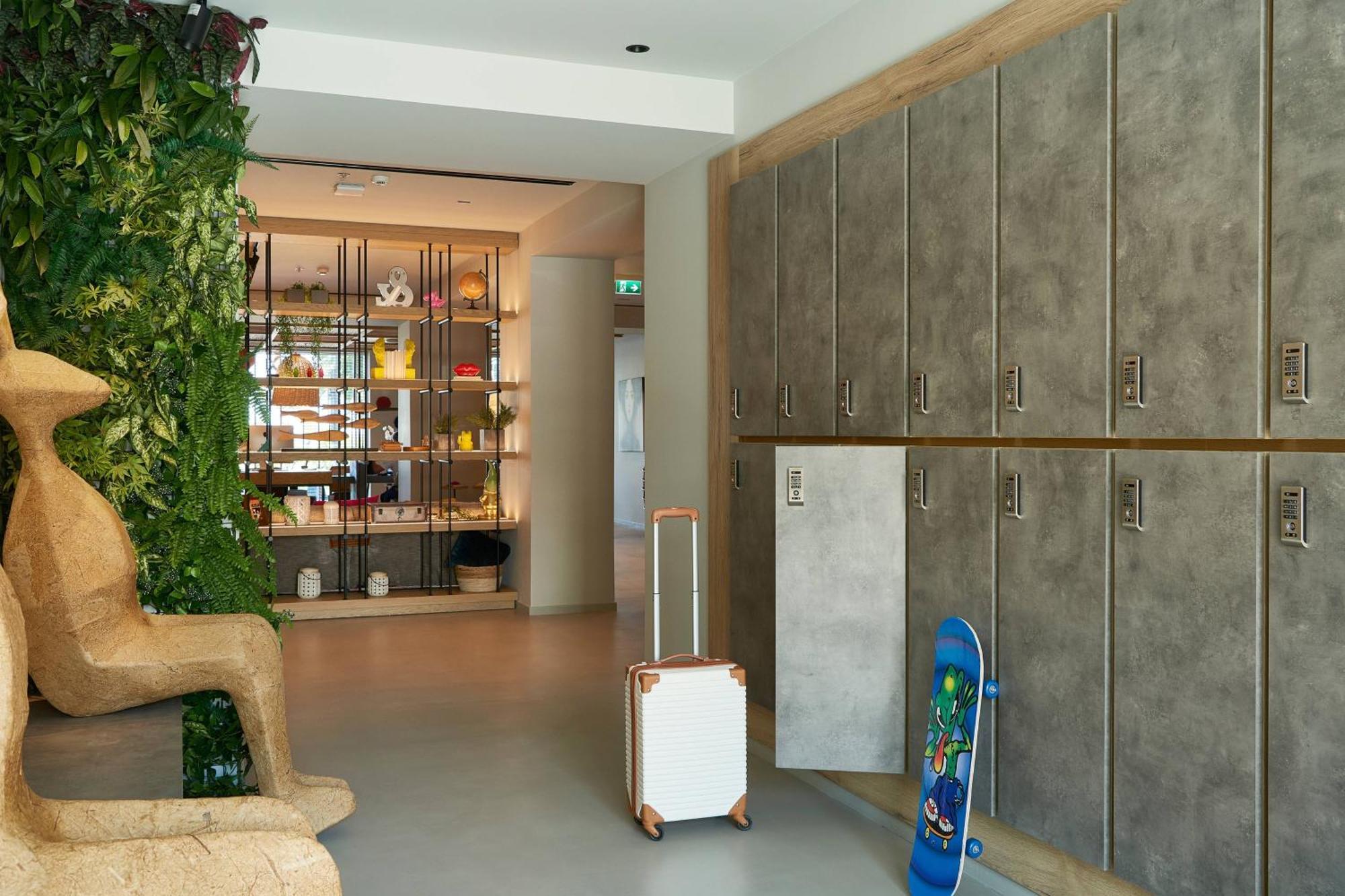 Moxy Patra Marina Hotell Exteriör bild