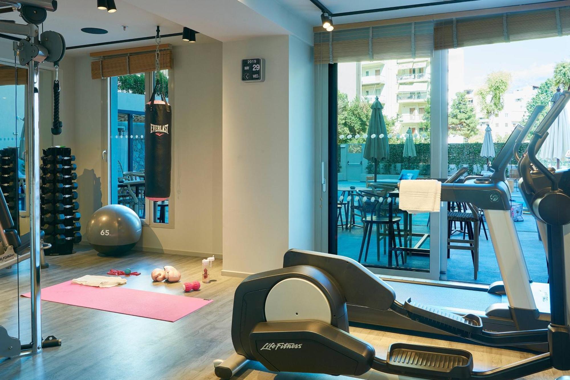 Moxy Patra Marina Hotell Exteriör bild