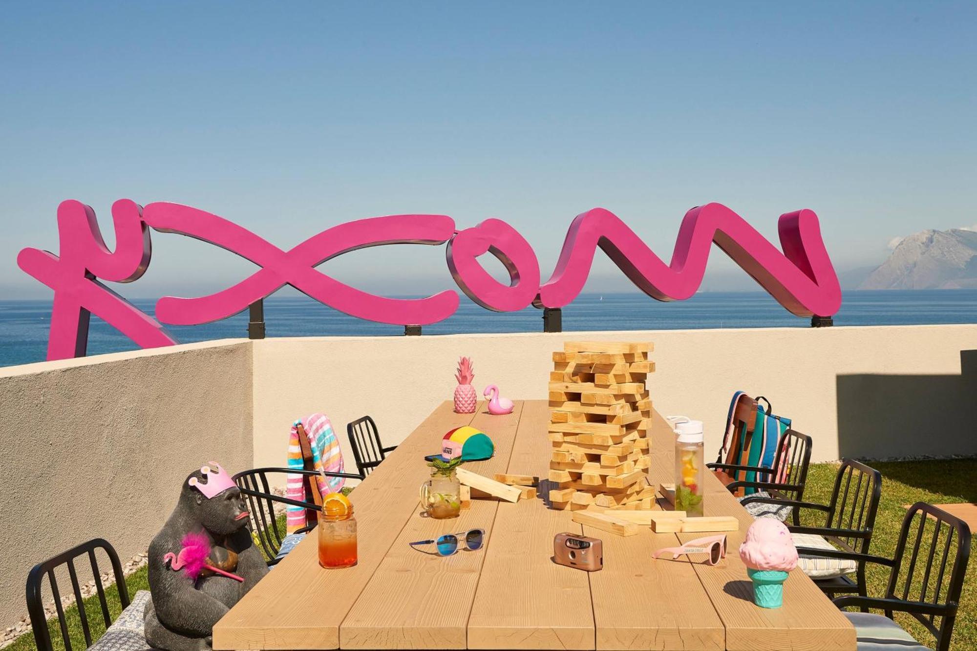 Moxy Patra Marina Hotell Exteriör bild