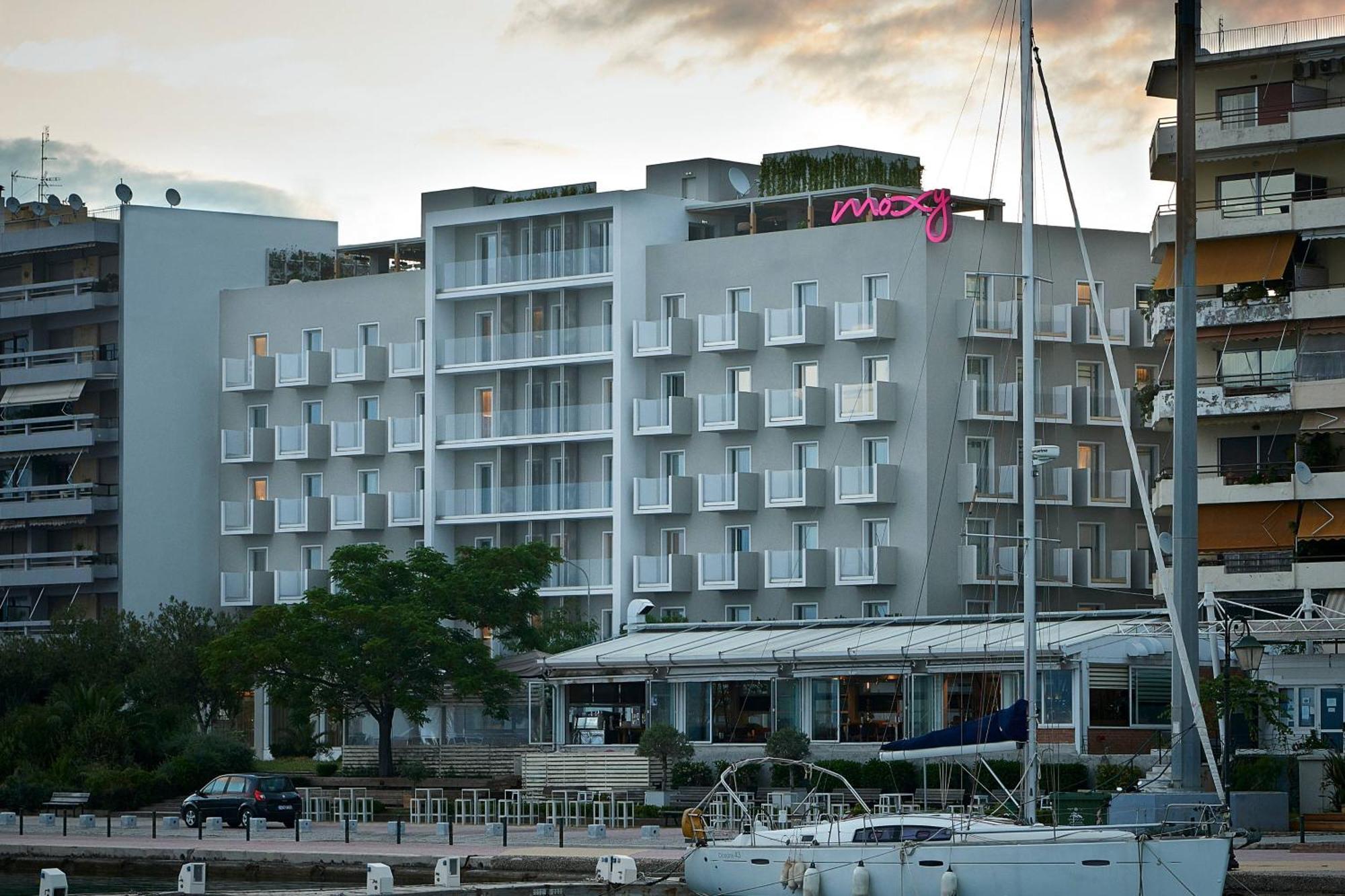 Moxy Patra Marina Hotell Exteriör bild