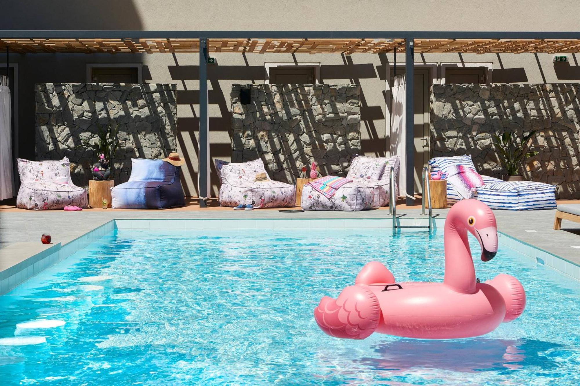 Moxy Patra Marina Hotell Exteriör bild