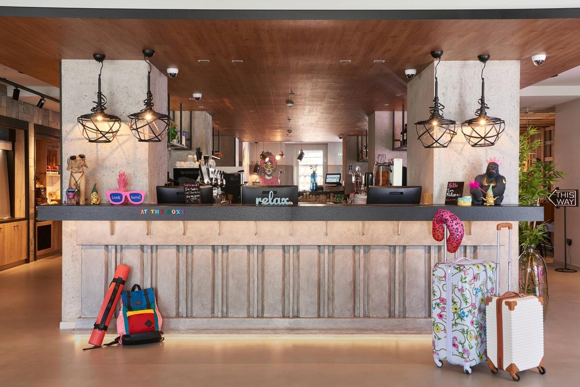 Moxy Patra Marina Hotell Exteriör bild