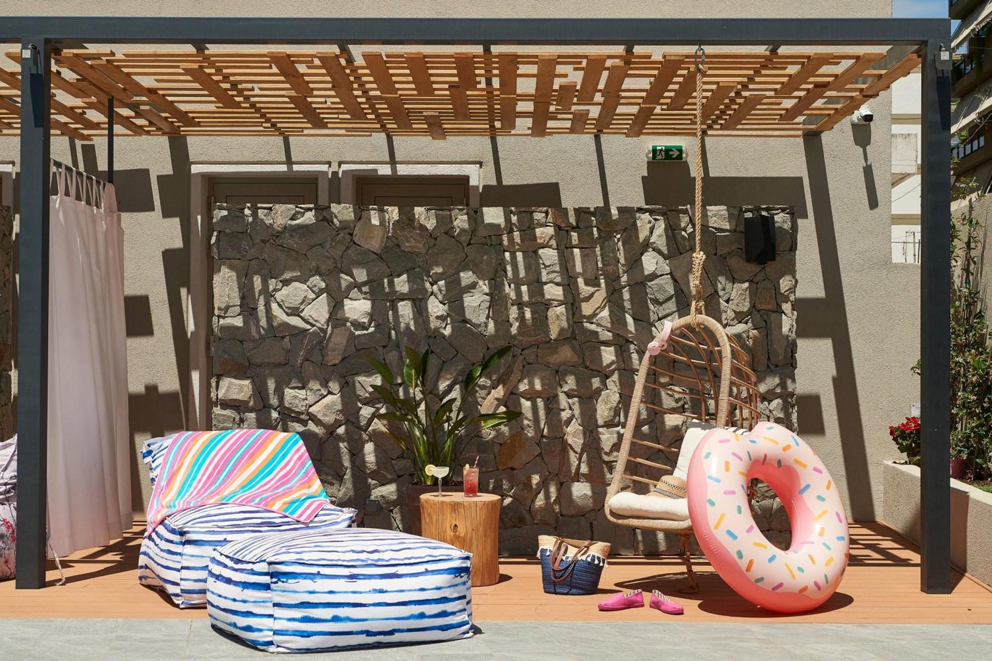 Moxy Patra Marina Hotell Exteriör bild