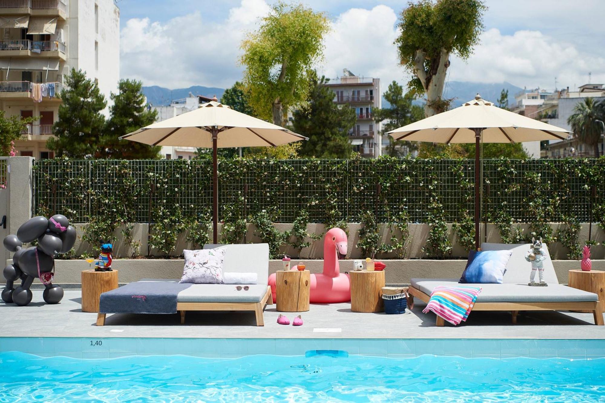 Moxy Patra Marina Hotell Exteriör bild